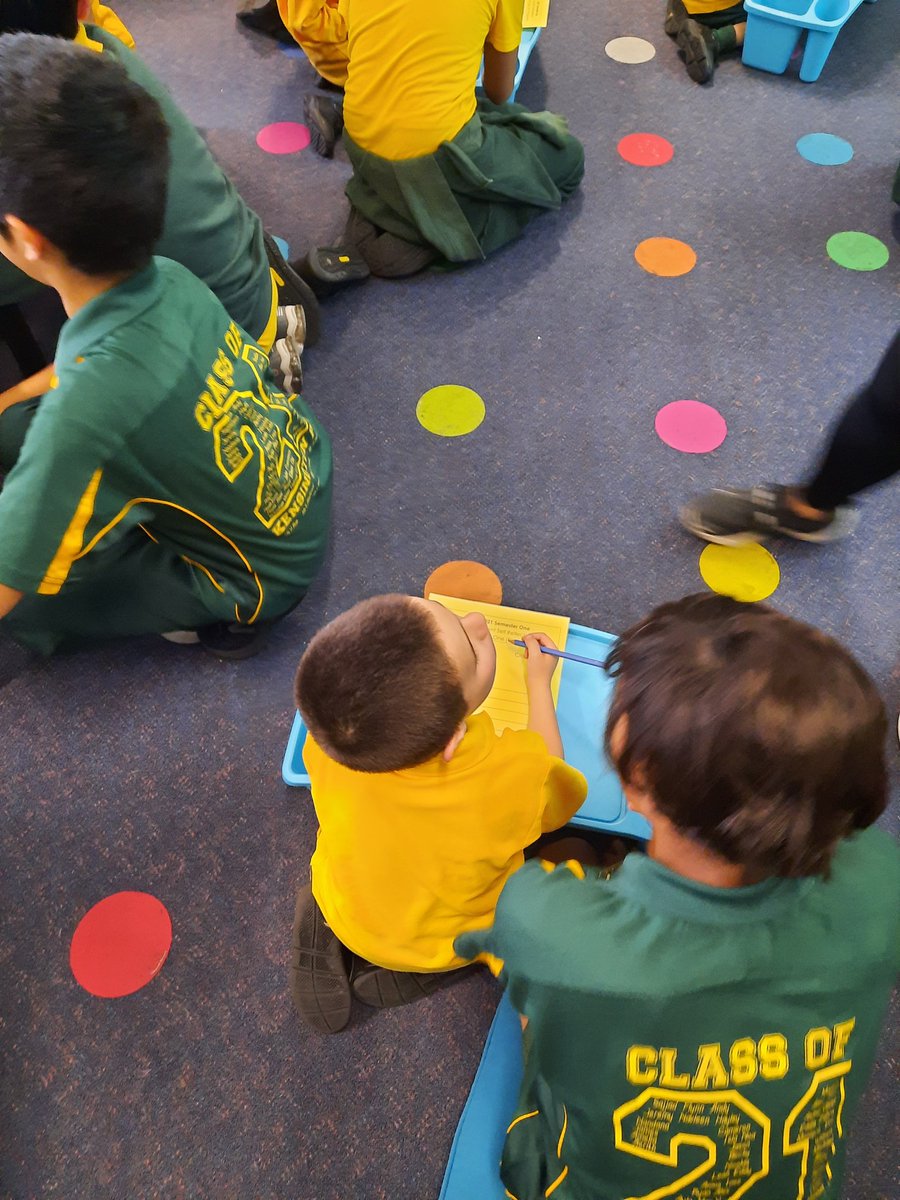 KENSINGTONPS's tweet photo. We love to help our buddies. Today we are helping our kindy buddies with their writing. #65R #KV https://t.co/4mUFimgWx5