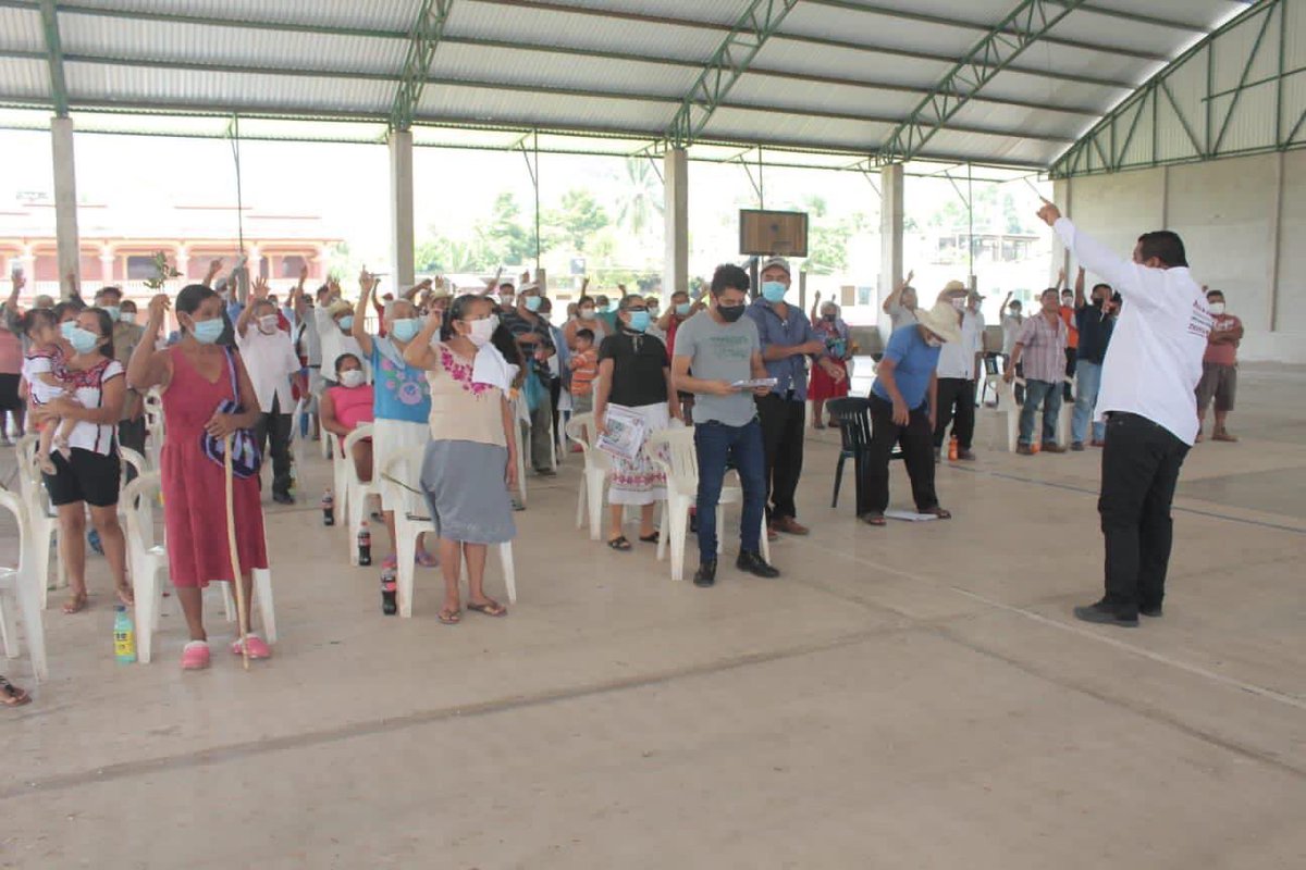 OaxacaSol's tweet photo. Angel Dominguez #ElAndariego visita Arroyo de Banco en Valle Nacional

"Saludo a mujeres y hombres de Arroyo de Banco en #ValleNacional en un diálogo con la militancia de #MORENA
Agradezco la participación del senador de la República el Ing. @salomonj ...
https://t.co/WB5lh2qyY3 https://t.co/JjDQuigbYO