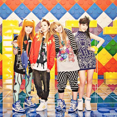 21HOURLY's tweet photo. 💛💚🧡💜. #2NE1 #CL #PARKBOM #DARA #MINZY https://t.co/wfGipWiMou