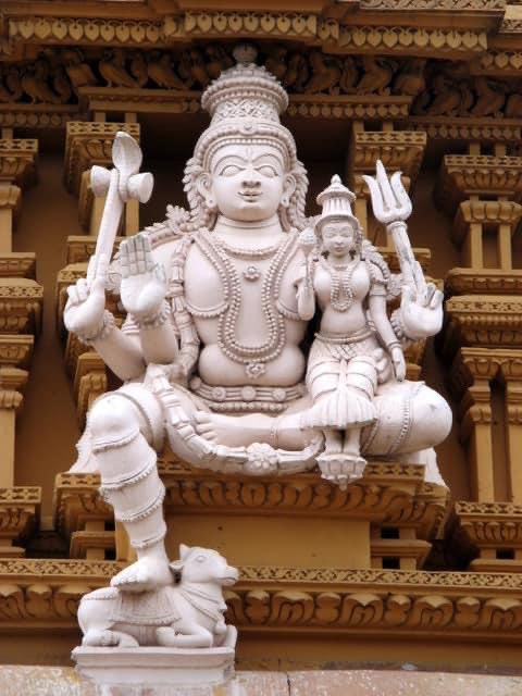 This temple is situated on right banks of Kapila (Kabini) River and is one of the oldest temples in India. The Shiva Linga in the temple is believed to be installed by the sage Gauthama who had stayed here for some time.