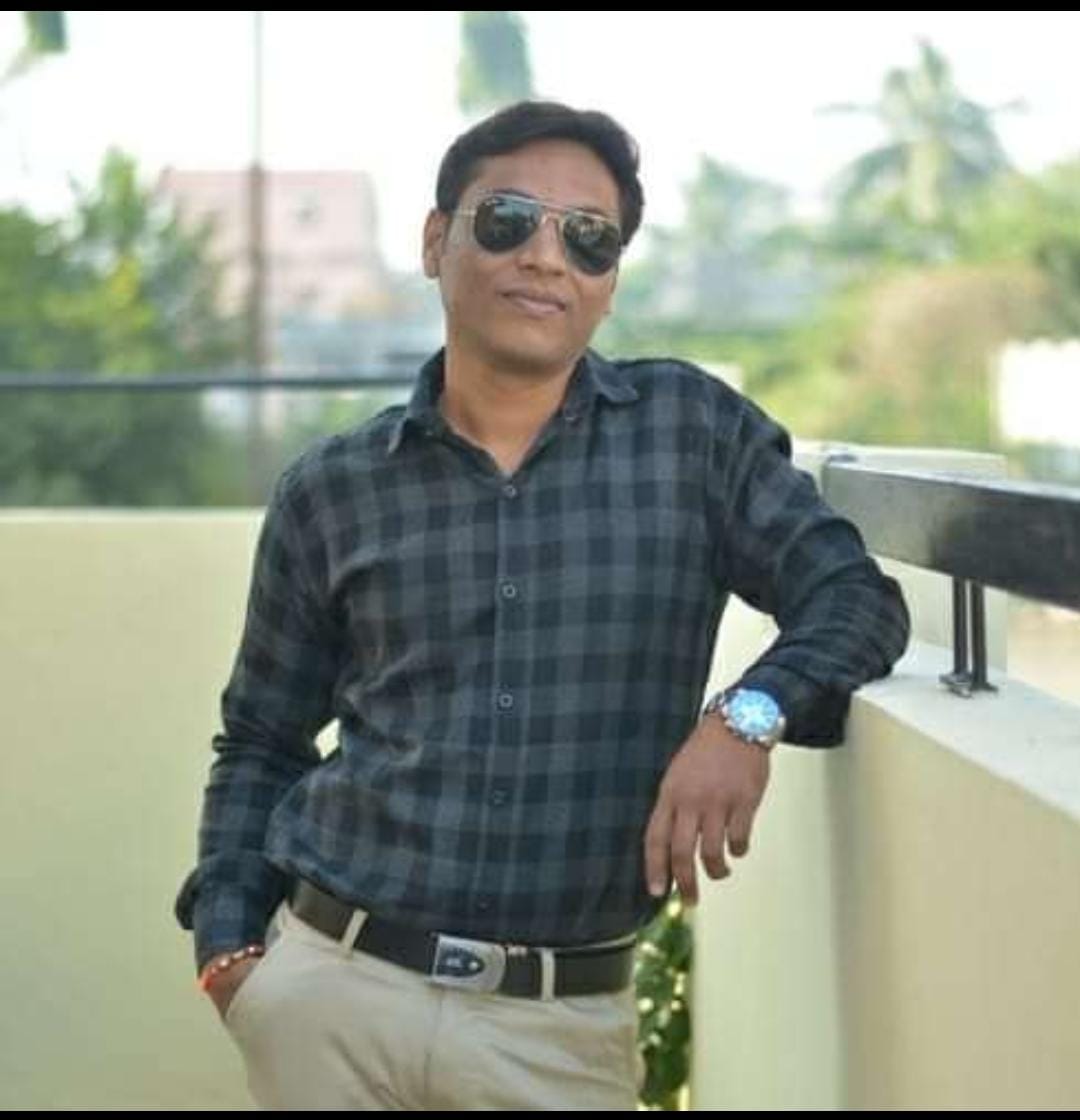kamblesandeep12's tweet photo. शिक्षकभरती चळवळीतील सहकारी रायगड जिल्हापरिषद शिक्षणसेवक  तुषार खोंडे यांचे कोरोनाने निधन!आतापर्यंत राज्यात 6 शिक्षणसेवकांचा मृत्यू ,विमा कवच नसताना 6k पगारावर वेठबिगारी करत आहेत, त्यांना 10 लाख रुपय आर्थिक मदत जाहीर करावे व कोरो ड्युटीतुन मुक्त करावे.
@ranjitdisale 
@MiLOKMAT https://t.co/DIP3tlQH7y