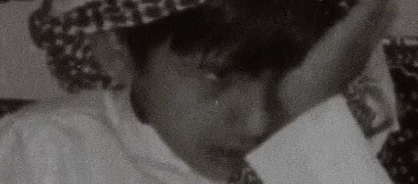 اللي هقيته مايخليني بأقسى الظروف
اليوم تلعب بي الدنيا وهو يبتسم.