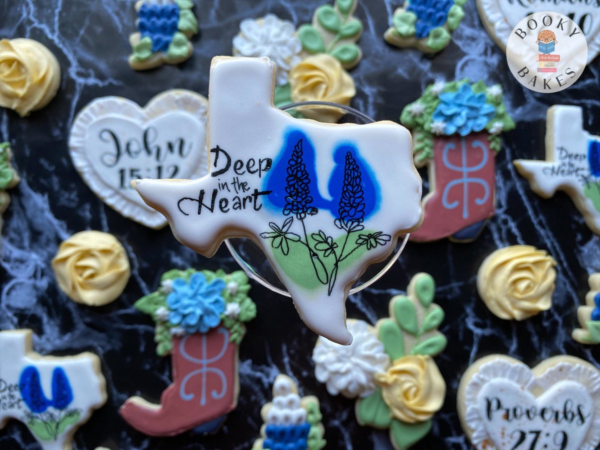 BookyBaucum's tweet photo. #teamnosleep off to Texas they go to my MIL. Here is hoping I bubble wrap them well enough to survive. Those florals though 🥰😍. #sugarcookies #texascookies #bluebonnet #texas #cookiesoftwitter #purplecutters https://t.co/HHQ0RHjn7o