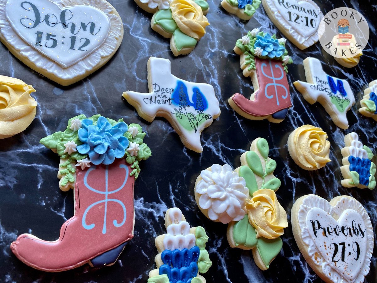 BookyBaucum's tweet photo. #teamnosleep off to Texas they go to my MIL. Here is hoping I bubble wrap them well enough to survive. Those florals though 🥰😍. #sugarcookies #texascookies #bluebonnet #texas #cookiesoftwitter #purplecutters https://t.co/HHQ0RHjn7o