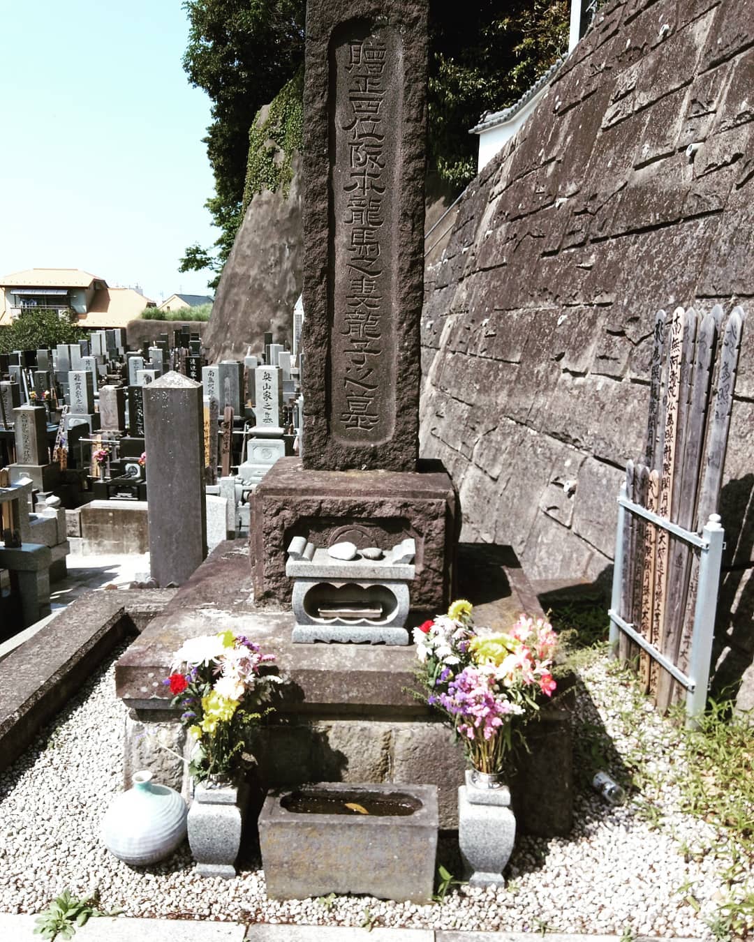 水沢 不二夫 昨日の 坂本龍馬の妻の墓 信楽寺 横須賀市 坂本は 阪本 と表記 坂 は 阪 でも良いようだ ご本尊 伝 運慶 作 は残念ながら遥拝のみ 靖国神社 の祭神簿でも 阪 坂本龍馬 坂本龍子 京急大津 靖国 T Co