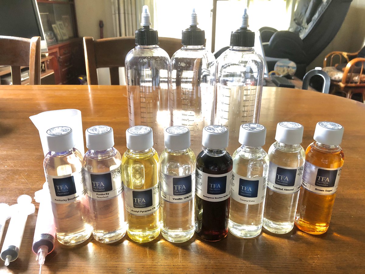 rastea5w1's tweet photo. 久しぶりに #fivepawns の #castlelong mixing one shot原液668ml作ったから3ﾘｯﾄﾙ分 #vape #eliquid #vapejuice #vapelife #vapers #vape好きな人と繋がりたい #vape4u https://t.co/QiHuea1Q2q