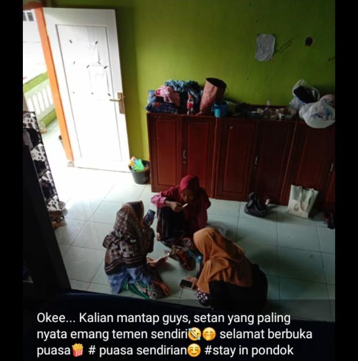 DAzzalya's tweet photo. has never been? let's hang out with us 😂
#syaiton_nirajim 
#SantriGayeng 
@DAzzalya https://t.co/2rXDRdGzU5