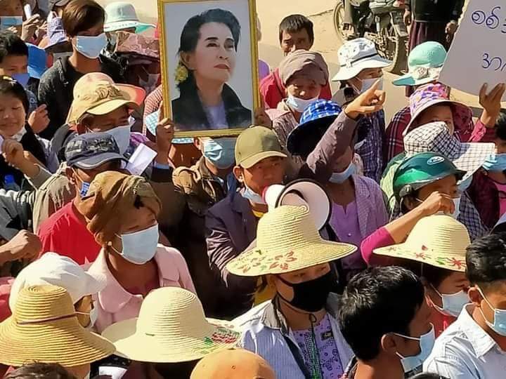 MilkTeaMM_MTAM's tweet photo. Residents of #Natmauk, Magway Division, staged a demonstration against the military dictatorship on May 11.
#May11Coup
#WhatsHappeningInMyanmar
#MilkTeaAlliance https://t.co/29Tvm24JO6