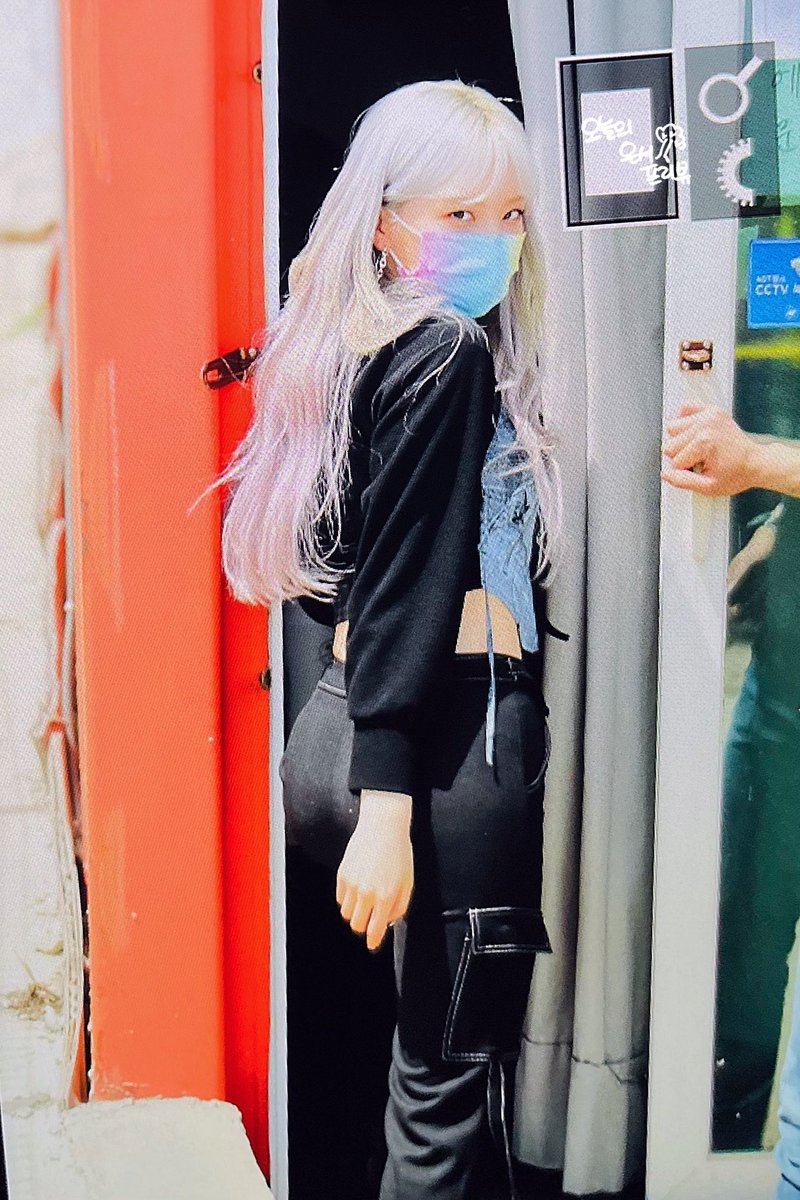 MellowTree_0527's tweet photo. 210511 너를 너무 좋아해 🤍 더블랙 많관부 🤍 #우주소녀 #은서 🖤 https://t.co/x8rq87tRxr