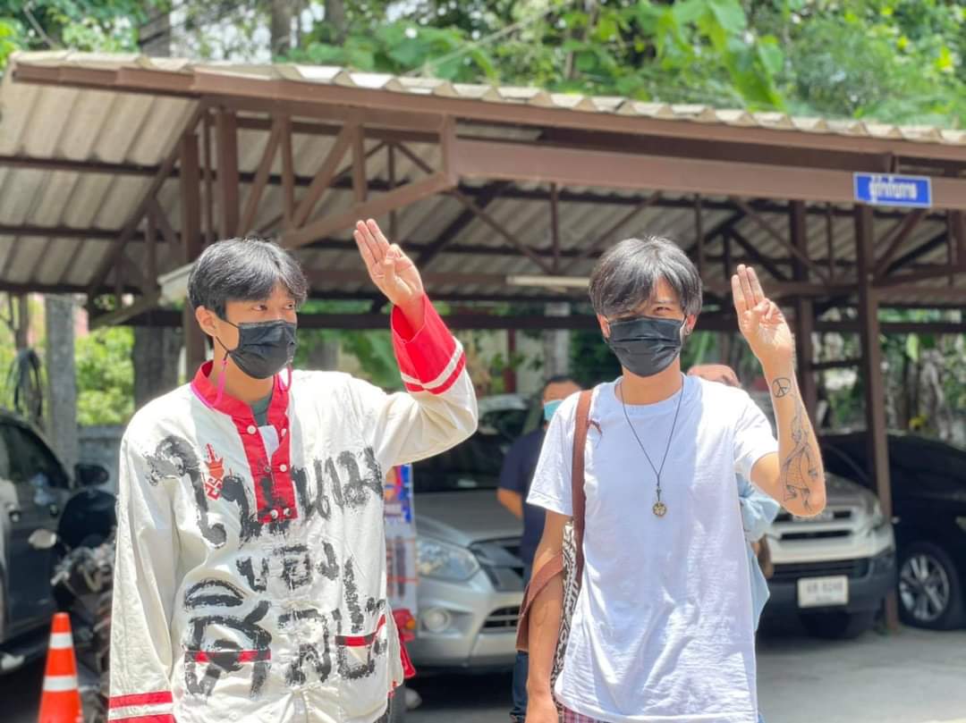 CommuMorchor's tweet image. วันที่ 11 พ.ค. 2564 เวลา 12:15 น. ทางเจ้าหน้าที่ตำรวจให้ปล่อยตัวนักศึกษาทั้งสองชั่วคราว เนื่องจากนศ.มารายงานตัวเองโดยไม่ต้องมีหมายจับ และให้มารายงานตัวอีกครั้งในวันที่ 31 พค. นี้
#ยกเลิก112