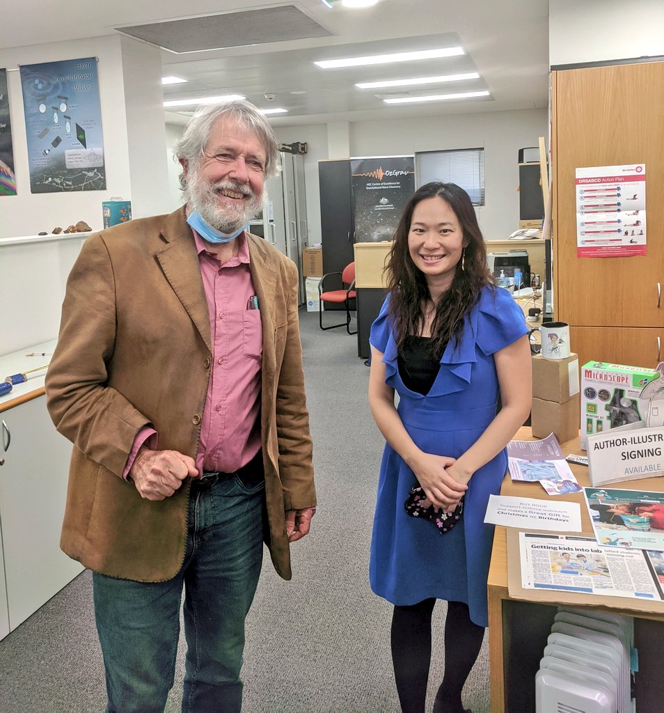scientist_mum's tweet photo. Pleasure to meet Physicist Prof. David Blair & his team @#Einsteinfirst - taking #science #education to the school curriculum level. His strong team of PhD candidates & post-docs design fun, engaging activities on Einsteinian physics e.g. quantum physics
@ARC_OzGRav @KylaAdams5 https://t.co/MaTHVk32fZ