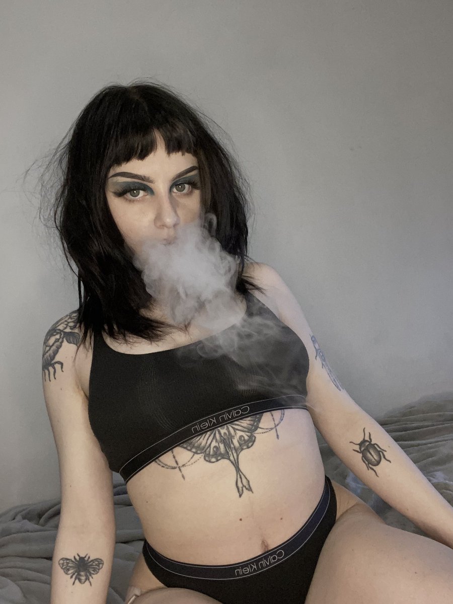 MJZXO's tweet photo. 🖤DOLL FACE🖤 https://t.co/XFR70u3muh