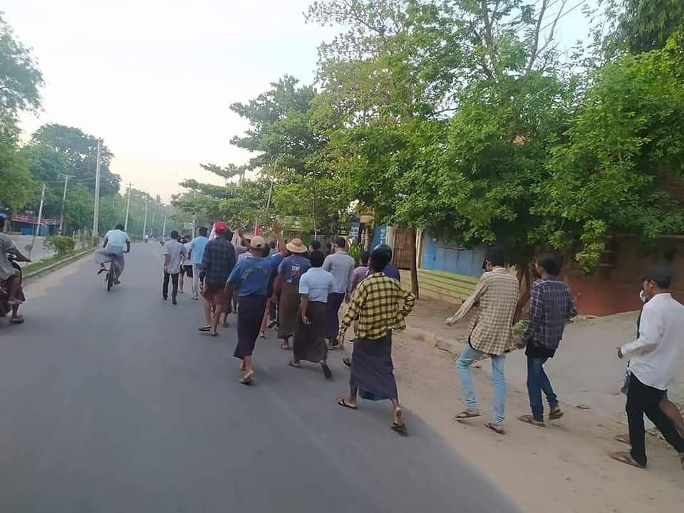 KhinSoePan1's tweet photo. An anti-regime rally was staged in Magwe Region’s Pakokku on Tuesday, the 100th day since the coup. (Photo: CJ) #WhatsHappeningInMyanmar https://t.co/K2IwPkjKid https://t.co/L7Vgk4IGiB
