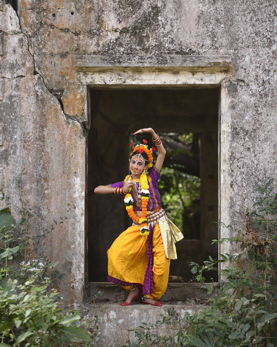 DPriyanka16's tweet photo. In frame -Anoushka, Tanisha, Ayusha &amp; Ipsita... 
Place -Brundabana Palace,Paralakhemundi... 
Style - Mahari Dance &amp; Odissi Dance
 P. C- @BrajaRaz 

@WarwickICD @OdiaCulture @incredibleindia @odisha_tourism @JagannathaDham https://t.co/f6Wgic77lk