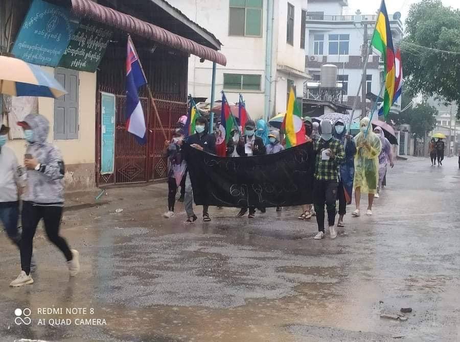 Rain cannot stop us from opposing dictatorship.
Youths marching for the fall of coup in Muse, Shan 
#WhatsHappeningInMyanmar 
#May11Coup