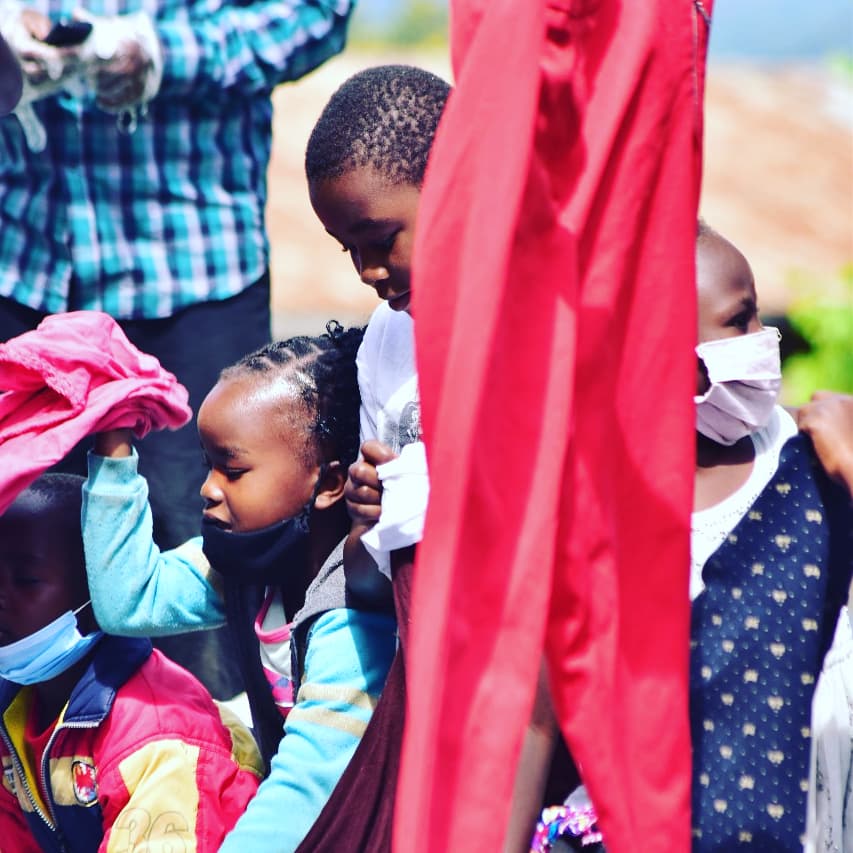 ClothAChildINIT's tweet photo. Involve your children.
When donating your childrens cloths involve them, have them choose items to donate in order to foster a sense of community, empathy and sharing.
#RestoreDignity #Donate #TuesdayTips #ClothAChildInitiative #ClothAChild https://t.co/hdp9ULz5tk