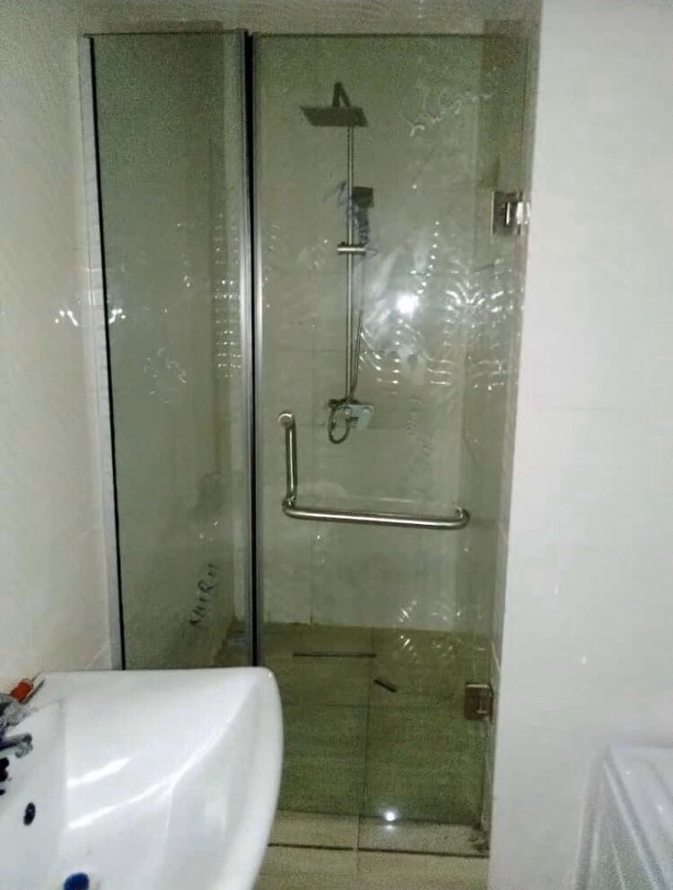 Buildbuff_ng's tweet photo. Hello Twitter NG, @Buildbuff_ng also install frameless shower glass cubicle in bathrooms with some nice toilet accessories. All we need is your bathroom measurement and we will give you quotation.
.
. 
. Dm or WhatsApp/call: 09036996690 for more enquiry https://t.co/IKDX9mVSnd