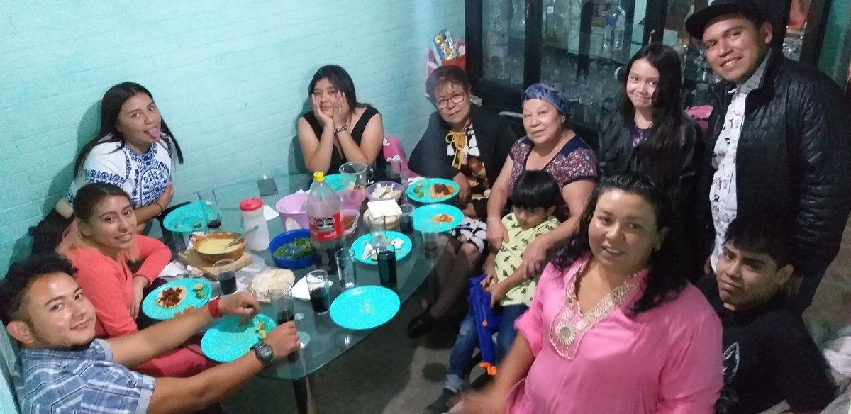 AtilaEvolution's tweet photo. #SerenataAtodaMadre @multimediostv @ErnestoChavana 
QUE BUEN PROGRAMA....FELICIDADES A TODAS LAS MADRES DEL MUNDO.... https://t.co/V0B4cHRAyh