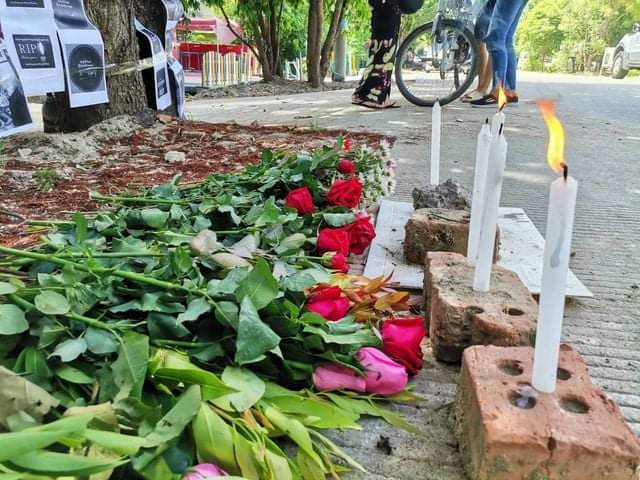 eainc2's tweet photo. People held a two-month memorial service for the fallen hero Ko Chit Min Thu, who died on Bo Min Yaung Road in North Dagon Township during the shooting of Junta terrorists.
#May11Coup
#WhatsHappeningInMyanmar
#MilkTeaAlliance https://t.co/RsY7jPzSlM