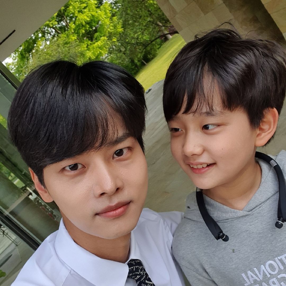 junghyeonjunth's tweet photo. 210508 hyeonjun_mama Instagram update 

ฮยอนจุนกับคุณ #CHAHAKYEON ค่ะ ☺

🔗https://t.co/a4BrITXsSk

#MINE #마인 
#정현준 #junghyeonjun #jeonghyeonjun #hyeonjun
#junghyunjun #จองฮยอนจุน https://t.co/TSh5CrSF9S