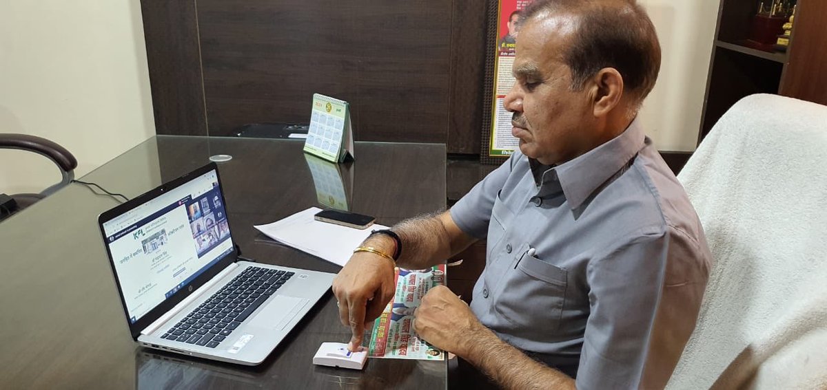 KRIBHCO_PR's tweet photo. Today, Dr. Chandra Pal Singh, Hon’ble Chairman of #KRIBHCO, virtually inaugurated oxygen plant at #KFL unit Shahjahanpur. The plant will supply medical #Oxygen to needy hospitals &amp; it will be provided at free of cost.
@DVSadanandGowda @fertmin_india @ICAAPAC @chowdhryrajan https://t.co/JGDgPaGmP0