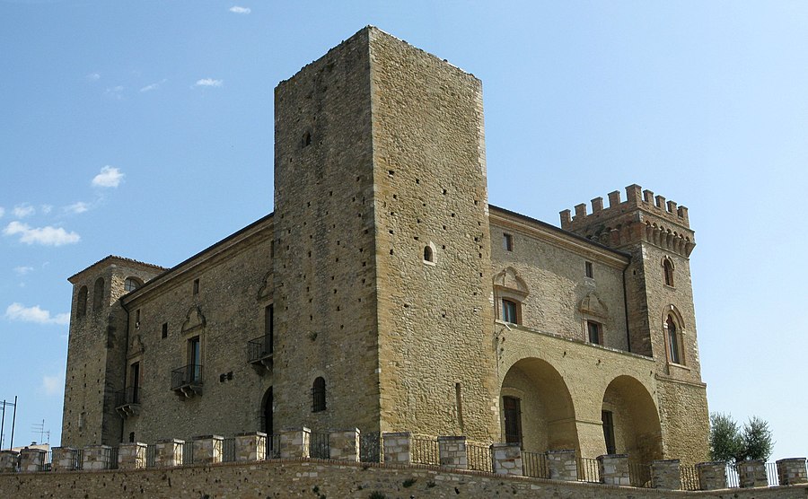 Castello ducale di Crecchio, Italy 
Build your Bucket List with dGuide!

Learn more: dguideapp.com/guide/details/… 

#dGuide #destination #guide #travel #BucketList #dGuideApp #tourism #sightseeing #Italy #castle #history