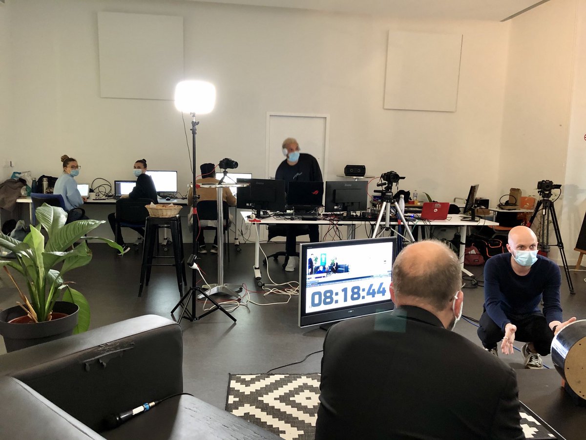 Cdeseine's tweet photo. Derniers briefs de l’équipe technique avant le lancement du #JobsTIC 🤟
RDV en ligne dans 5 min 👉 https://t.co/nDsEQ32W4G https://t.co/Ovz1fw2NBt