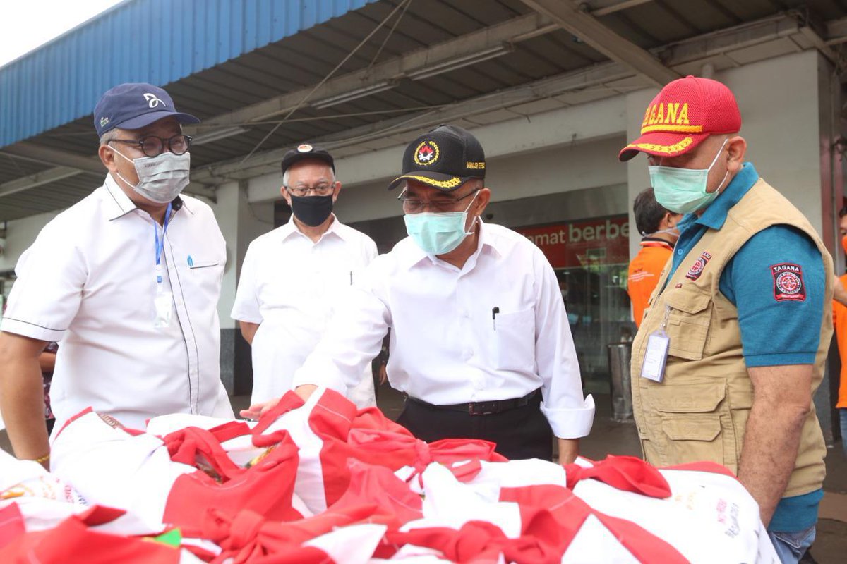 #SahabatPMK, Jelang Hari Raya Idul Fitri 1442 Hijriyah, pemerintah mengupayakan percepatan penyaluran bansos. Baik itu PKH, Program Sembako, Bantuan Sosial Tunai (BST) maupun Bantuan Langsung Tunai Dana Desa (BLT DD).

#KemenkoPMK #AyoBerubah #RevolusiMental