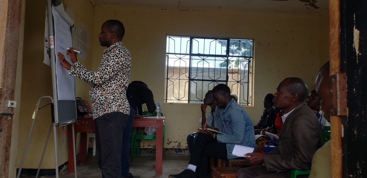 Through @plantvillageNuru, 60 cassava farmers were provided with smartphone for #pest and #disease symptoms recognition to ensure early disease management. <a href="/IITA_CGIAR/">IITA</a> and <a href="/medadotorg/">MEDA</a> team visited 20 farmers, trained on how to use the phones to get #cassava seed via #seedtracker.