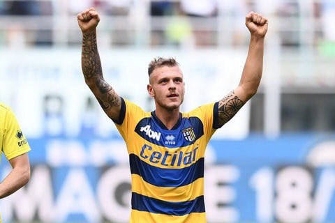 Ashley Young and Perisic have done a pretty commendable job on the left side of Inter’s 3-5-2 but they need a massive upgrade this summerInter’s academy product, Frederico Dimarco, on loan at Hellas Verona has been rumoured to return back to Inter but they deserve even better