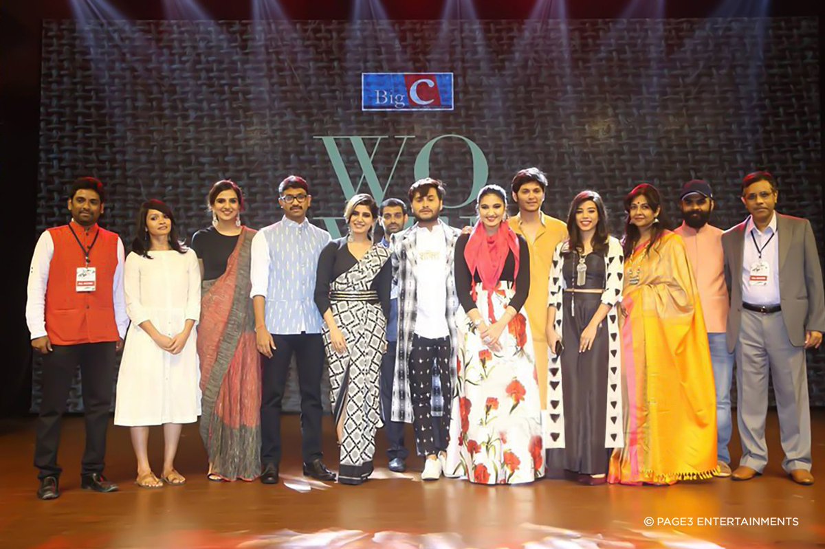 Page3_Ents's tweet photo. A treasure tour of Indian textiles and signature designs. This fashion show was a small token of support for the Weavers. The perfect stage design supports and showcases the designer’s clothes. https://t.co/GzJXqa4859