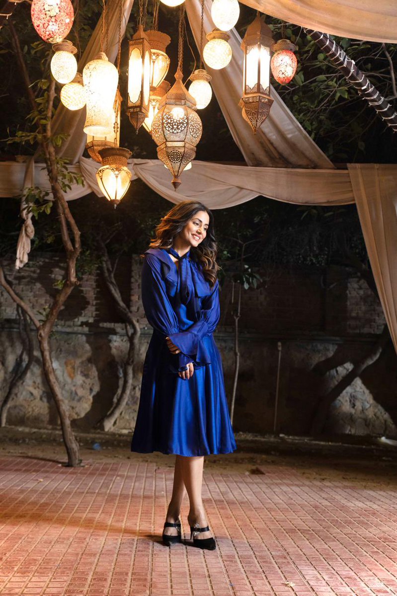 filmibeat's tweet photo. Slithering in the latest BTS still from her upcoming music video #PattharWargi @realhinakhan looking utmost gorgeous in this unseen picture. 💙
.
#hinakhan #pattharwargi #behindthescenes #bts #gorgeous #musicvideo #planetmediapr https://t.co/MTGQQoy6Xk