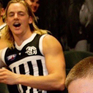 _TheCreed's tweet photo. Get someone who looks at you the way Bergs looks at Hammer smashing a zinger 😍

#weareportadelaide 
#zingon https://t.co/mM5t1CRrz9