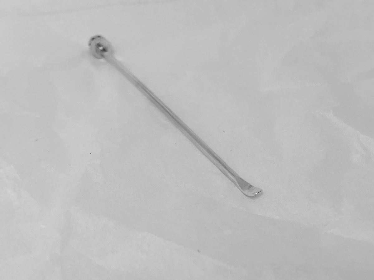 럭셔리 귀이개.
쓸데없이 예쁘지만
예쁨으로 쓸모를 다 하는 귀이개 입니다.

- silver, pearl
- 총길이 8.5cm , 진주 5mm
- 100,000