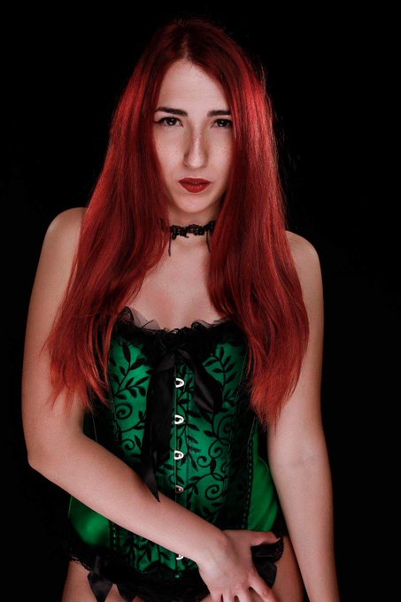 Poison Ivy 🖤🍃 https://t.co/ZqogbwqLBv