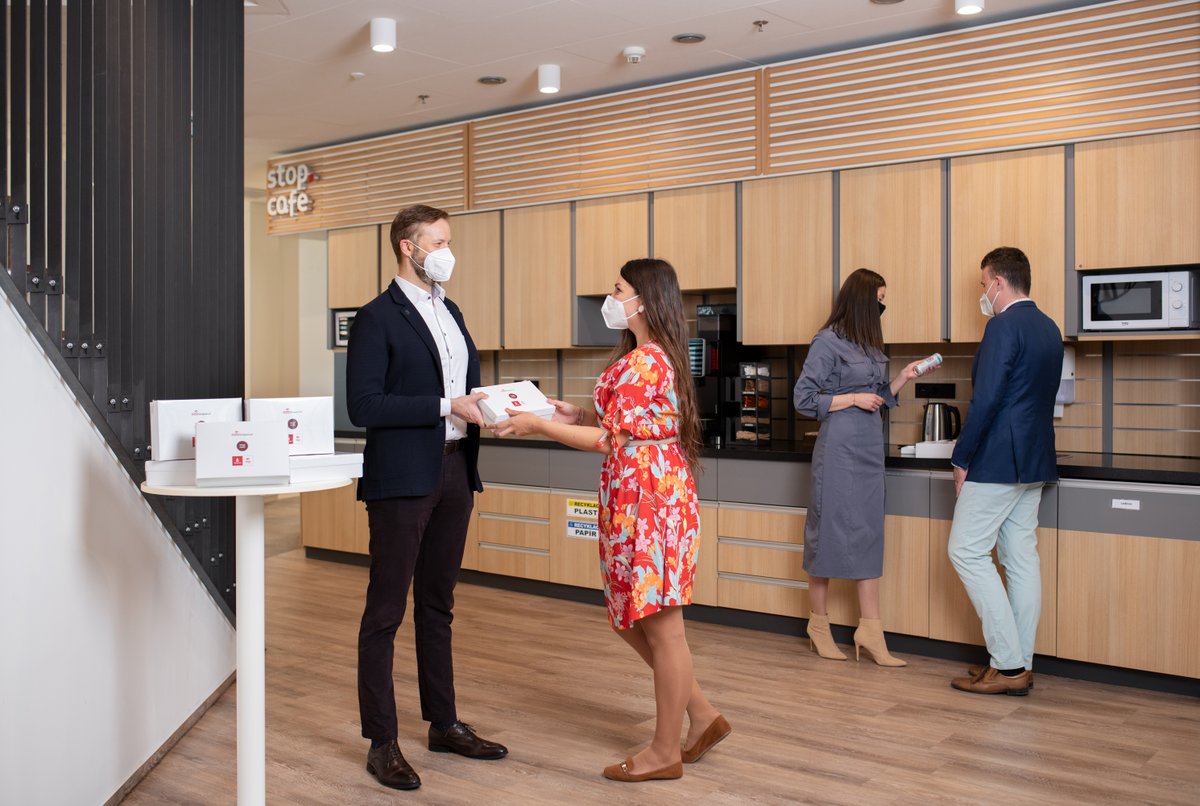 An experience is worth 1000 words. Today, all our employees received a gift – a package of our own products sold under #StopCafe brand The wide offer of healthy food is now available not only at #BenzinaORLEN filling stations but also in the convenience store in Karlín.