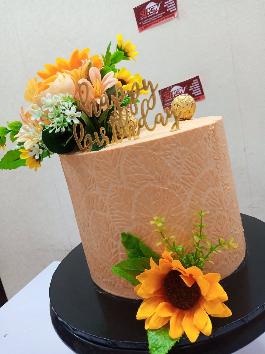 SirKayKitchen's tweet photo. Stenciled buttercream cake  🥰😍

I just love making cakes for Mom's ❤️ 
Flora my flowers 🌻🌷🌺🌼💮💐

#cakesbysirkay 
#cakesinkaduna  
#kadunabakers 
#kadunacakes 
#bestcakesinkaduna   #bestcakesinkd  
#kaduna 
#caketrainingkd #cakesinkadunasouth #cakesinkadunanorth https://t.co/IyLAqvUQ4U