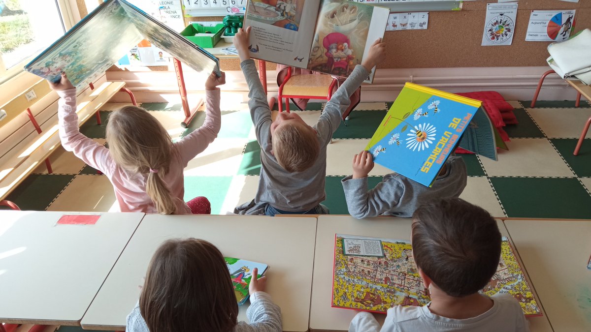 TrousseAProjets's tweet photo. Pour développer le sens littéraire de leurs élèves, dans un contexte sanitaire où les enfants sortent peu, la maternelle de @vaugrigneuse, enrichi sa bibliothèque : objectif ouvrir les élèves sur des mondes fantastiques de voyages et de merveilles ! 📚
https://t.co/m28NWyNeGM https://t.co/AwtdnlSCH1