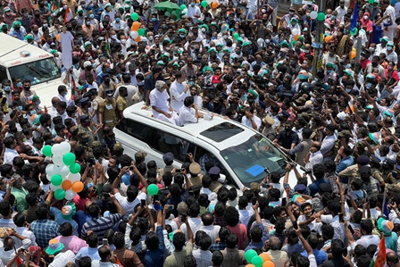 Here are some more pictures of the superspreader rallies as held by Congress leader  @RahulGandhi in Kerala (which has one of the highest cases of  #Coronavirus in India). #IndiaFightsCOVID19  #RahulGandhi  #Kerala  #CongressMukTBharat 16/n