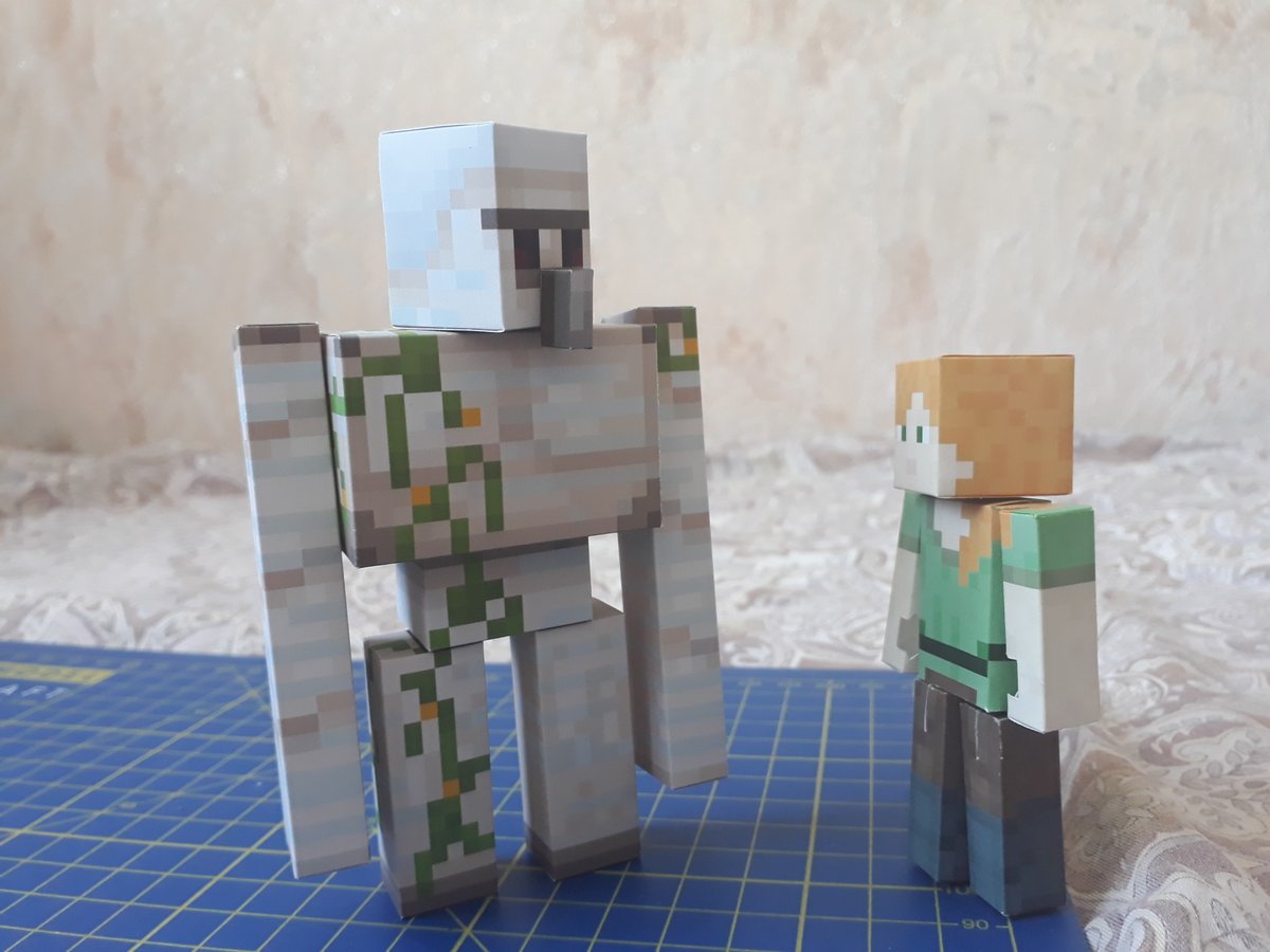 Snow_M_A_N's tweet photo. Это железный гигант - это железный голем!
The iron giant - the iron golem!
#БумажныйМайнкрафт
#PaperMinecraft https://t.co/yjcXjE558W