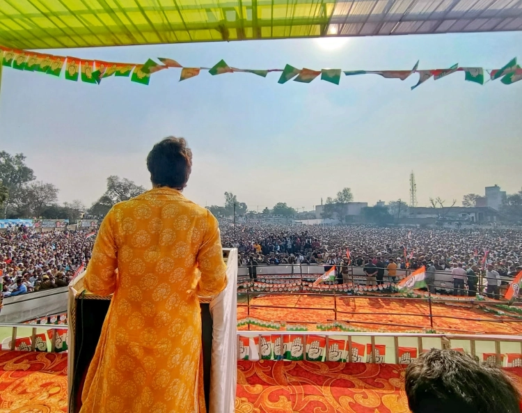 "Even when the 2nd wave was on the rise, your party leaders were happier being seen in super spreader political events in North India, where there was no regard for masks or social distancing." writes  @JPNadda calling out  #PriyankaGandhi who held numerous 'Mahapanchayats'17/n