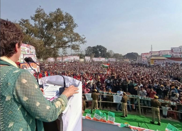 "Even when the 2nd wave was on the rise, your party leaders were happier being seen in super spreader political events in North India, where there was no regard for masks or social distancing." writes  @JPNadda calling out  #PriyankaGandhi who held numerous 'Mahapanchayats'17/n