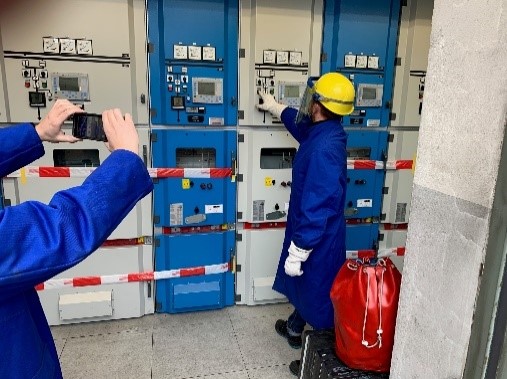 everllence_2025's tweet photo. During #Covid19, on-site personnel has been reduced to a minimum at many power plants and factories.

MAN PrimeServ EyeTech allows employees to monitor sites via video call, so they can easily offer assistance with plant or system malfunctions.

#PrimeServ #FutureInTheMaking https://t.co/bpIhO1dY0s