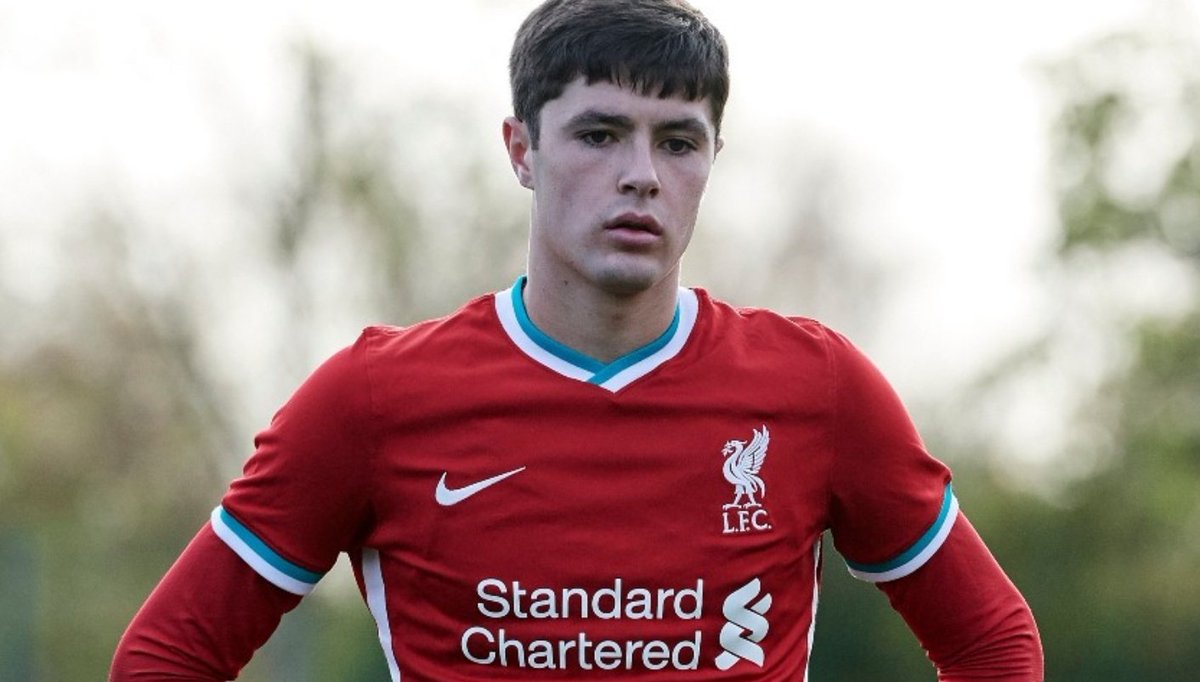 RedsFrance's tweet photo. Layton Stewart signe un contrat longue durée ! Le jeune attaquant de 18 ans, arrivé à Liverpool à l'âge de 7 ans et promu chez les U23 cette année, a signé son premier contrat professionnel en Fevrier 2020. [@LFC] #lfcstream https://t.co/92s6V8gX4O