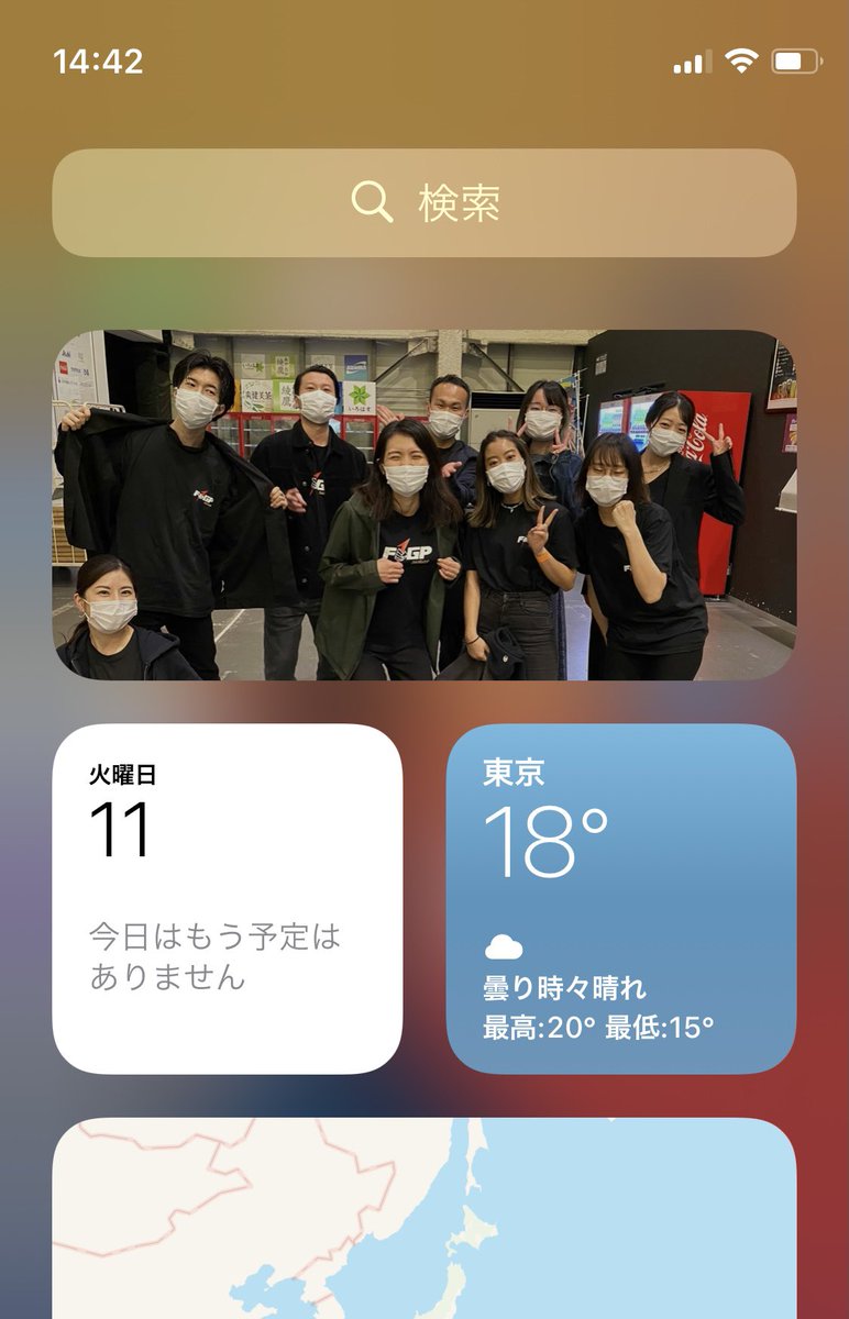 Heidy0008's tweet photo. 今日もお疲れ様でした‼️
iPhoneの画面(これなんていう名前なんだろう…)に、#f1gp17 のマーケチームで撮った写真が😊ほっこり。
#疲労困憊 #だけど最高に楽しい
#最高に作り手冥利に尽きる
#広報あきさんも後ほど集合写真撮りました #OneTeam https://t.co/lQWhXvBBAp