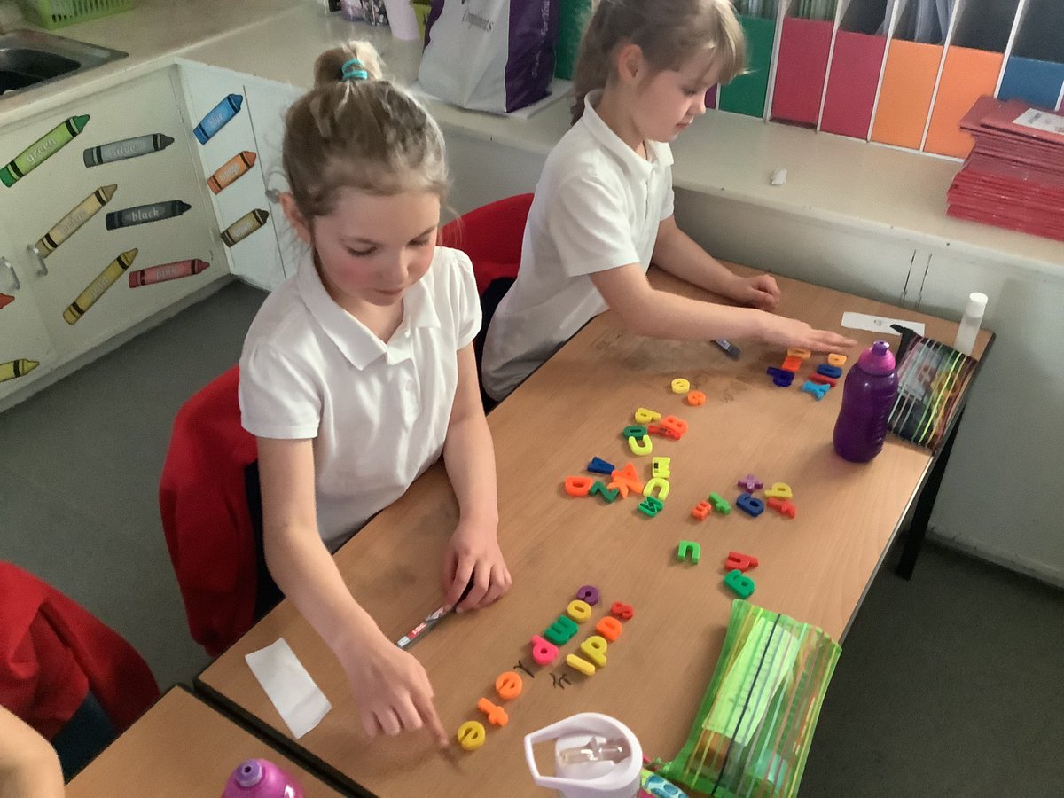 OakClassStBarts's tweet photo. We have been practising our spellings using magnetic letters and sand in @ClassPalm today 😊🌟🌴 https://t.co/hRXY5mVSxG