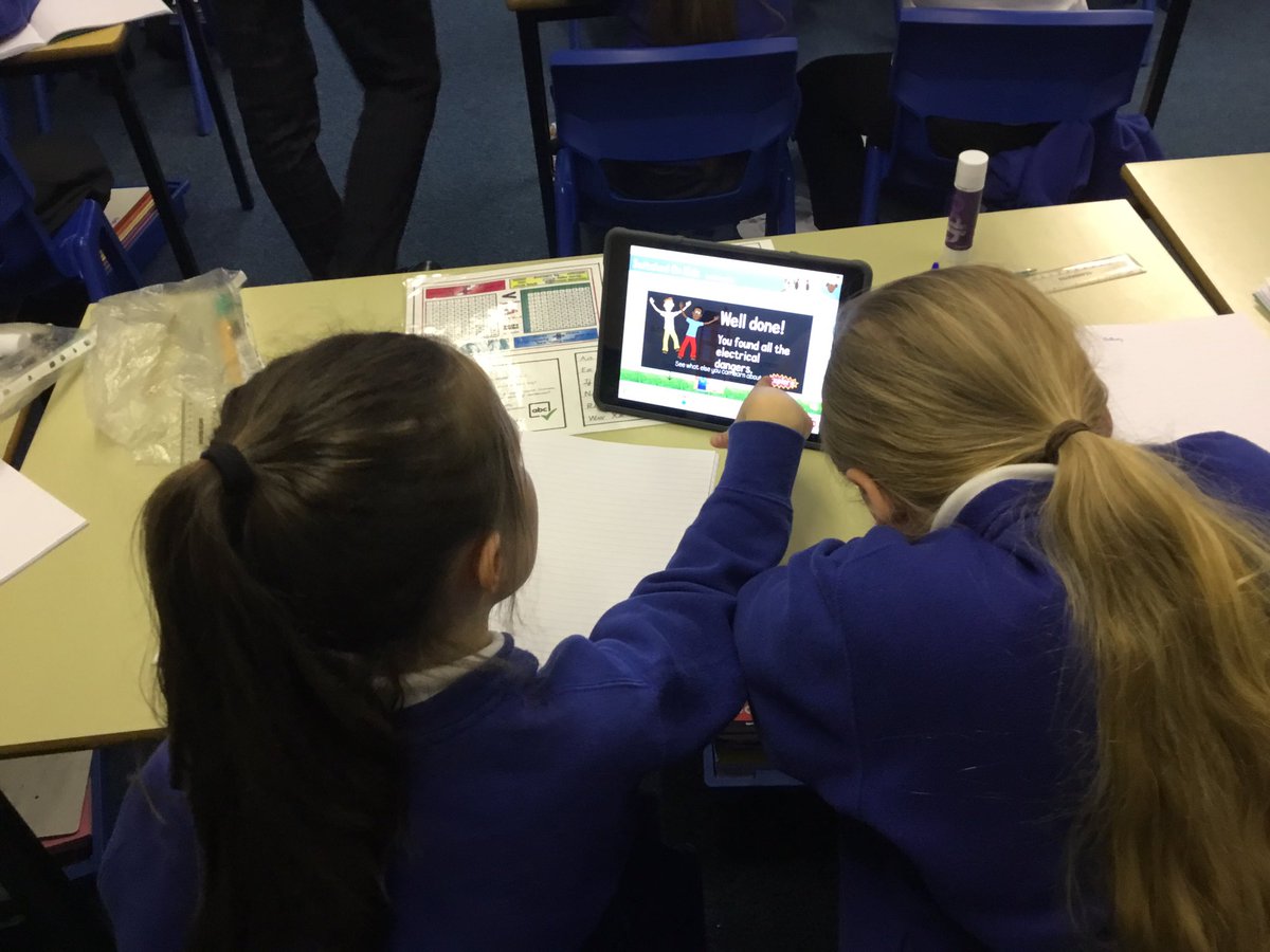 Hadrian_Park's tweet photo. #HPPS4BMonkeys are exploring electrical dangers in science this afternoon! Keep your eyes peeled for our safety posters later #HPPSScience https://t.co/93Y9kFu8ZU