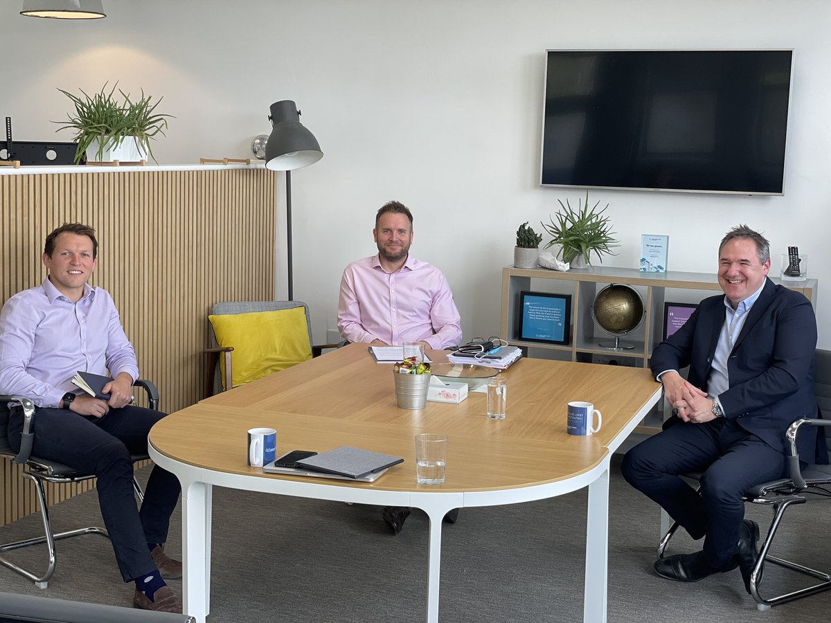 Great to catch up with <a href="/keene_nigel/">Nigel Keene</a> from <a href="/WhiteKnightsUK/">WhiteKnights</a> at our offices this morning discussing all things Thames Valley and collaboration with our other regional partners #land #newhomes