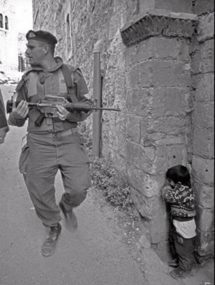 Filistindeki Çocuklar  saklambaç oynayacak yaştalar ölecek yaşta değiller....
 #AksadaBaskinVar