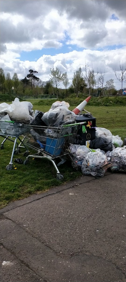 LivingstonWest2's tweet photo. Still here on Tuesday afternoon @LoveWestLothian @LitterWest https://t.co/jCDhiJV3tU